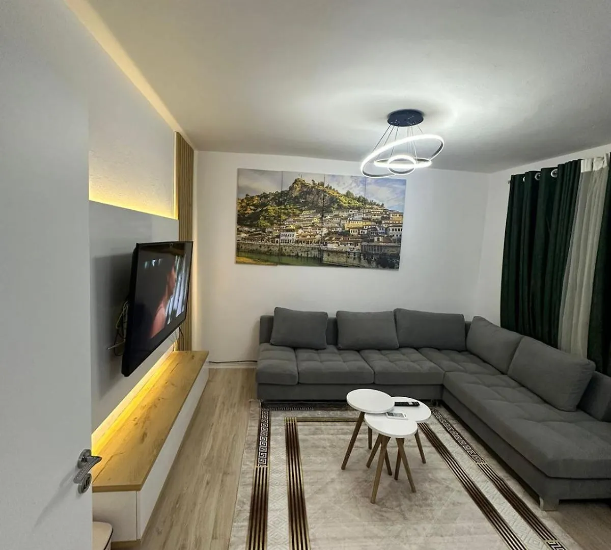 Rus Villa Berat Gæstehus